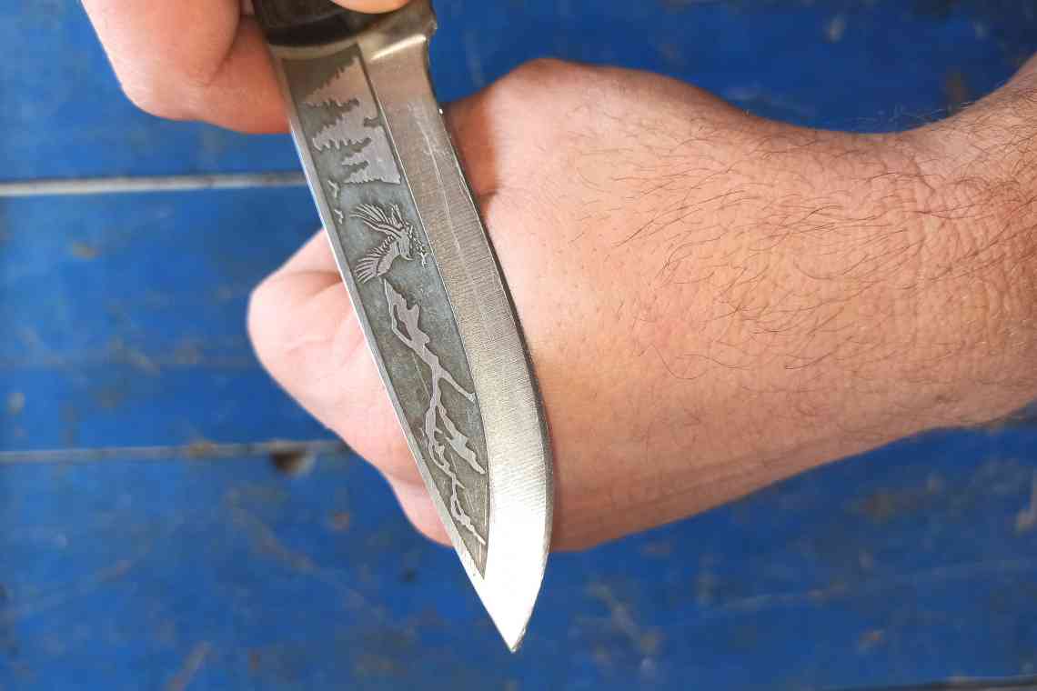 Як написати свій нікнейм на лезі ножа