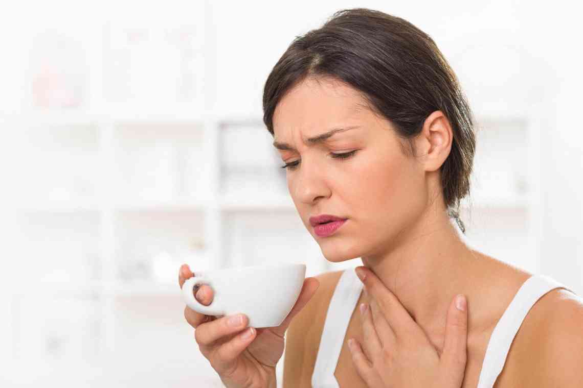 У дитини температура і болить горло: 8 способів впоратися з проблемою