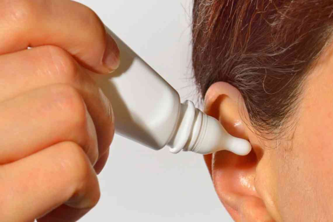 Як правильно чистити вуха перекисом водню