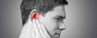 Чому горять вуха: медичний симптом чи розмови за спиною?