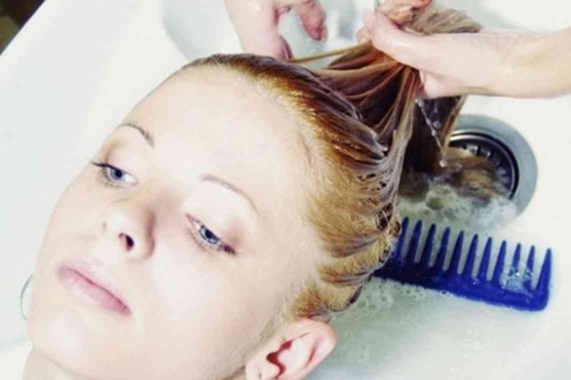 Як висвітлити волосся перекисом водню: підготовка та проведення процедури