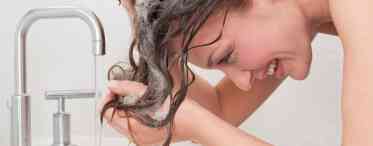 Як і чим помити голову, якщо немає шампуня: найефективніші способи