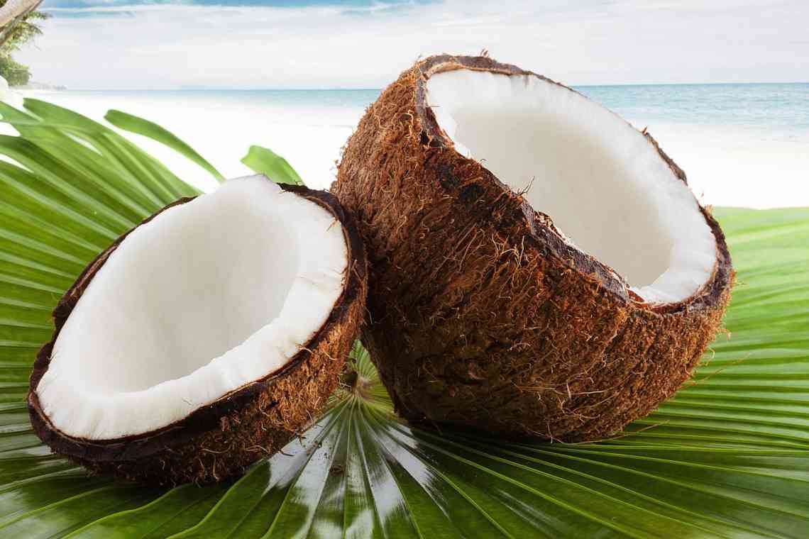 Кокосове масло на ніч на волосся: користь витяжки тропічного фрукту