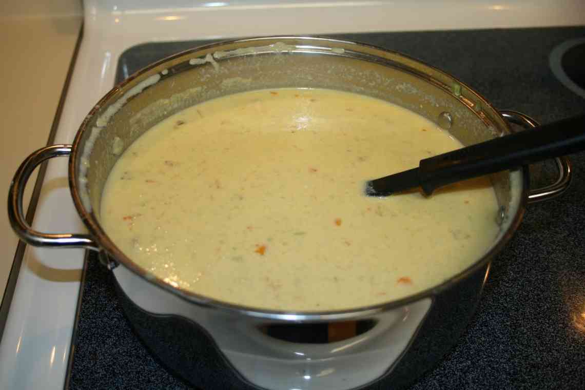 Дізнаємося як варити сирний суп: прості рецепти