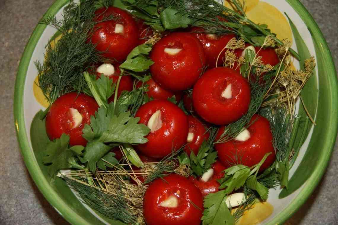 Детально про те, як виготовити «Вогник» з помідорів, часнику і хріну