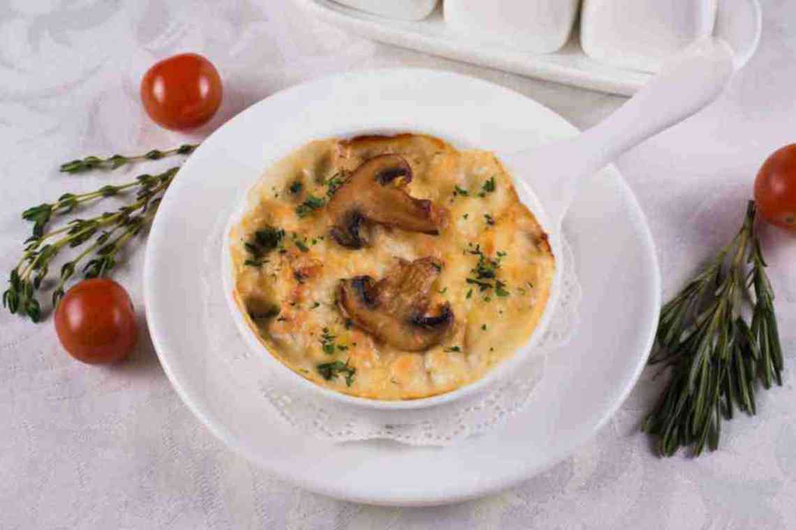 Дізнаємося як правильно приготувати сирний суп з куркою, з грибами?