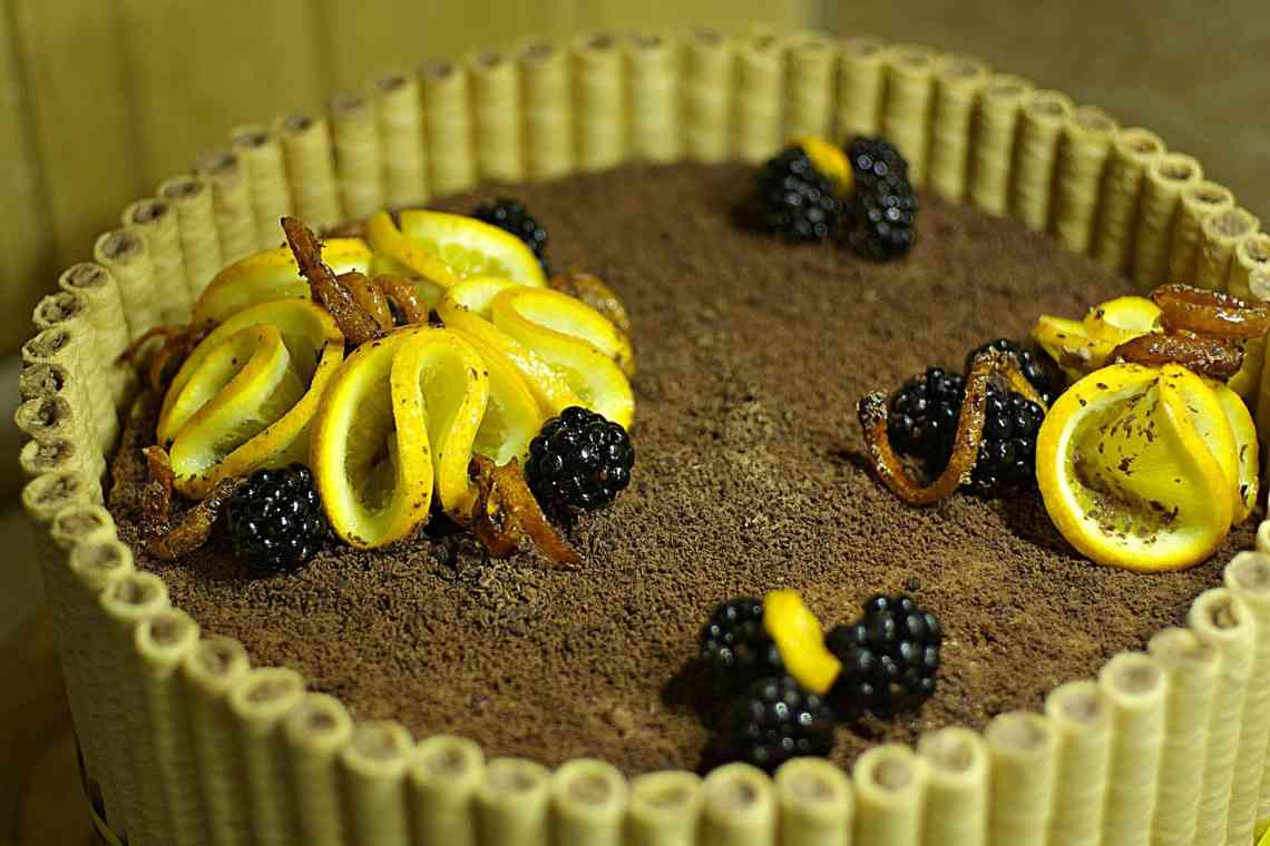 Дізнаємося як правильно приготувати торт банановий зі шматочками свіжих фруктів