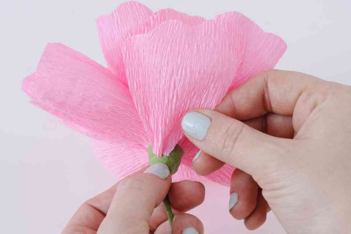 Майструємо квіти з гофрованого паперу (квіти-цукерки)