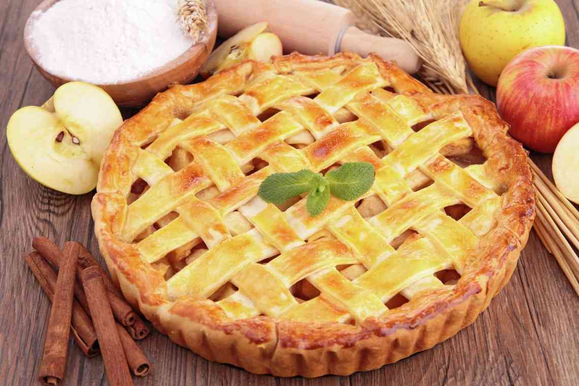 Здобний пиріг з яблуками в трьох варіаціях