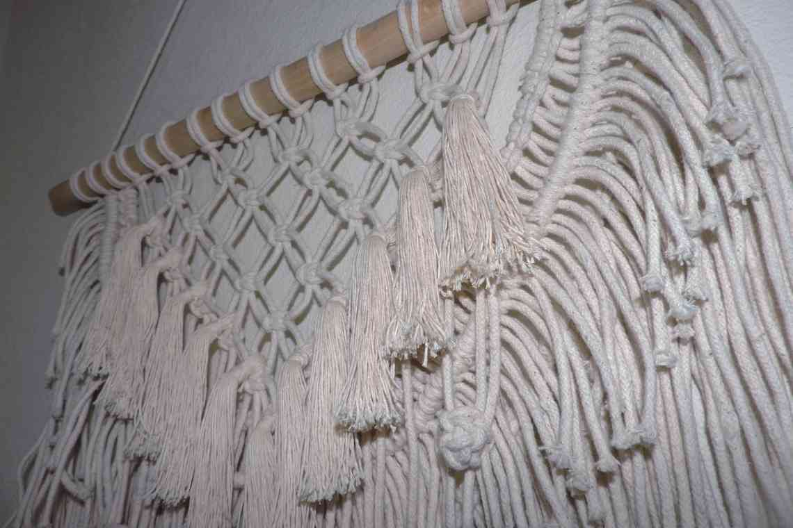 Стародавній вид рукоділля - плетіння з мотузки з сучасною назвою макраме