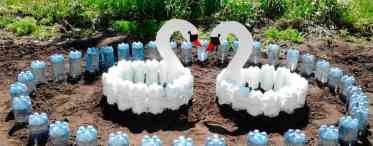 Лебеді з пластикової пляшки - чудова прикраса для вашого саду