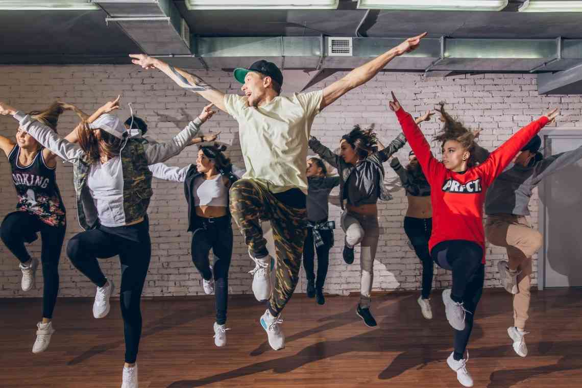 Дізнаємося як навчитися танцювати вуличні танці - хіп-хоп, техно, хаус та інші?