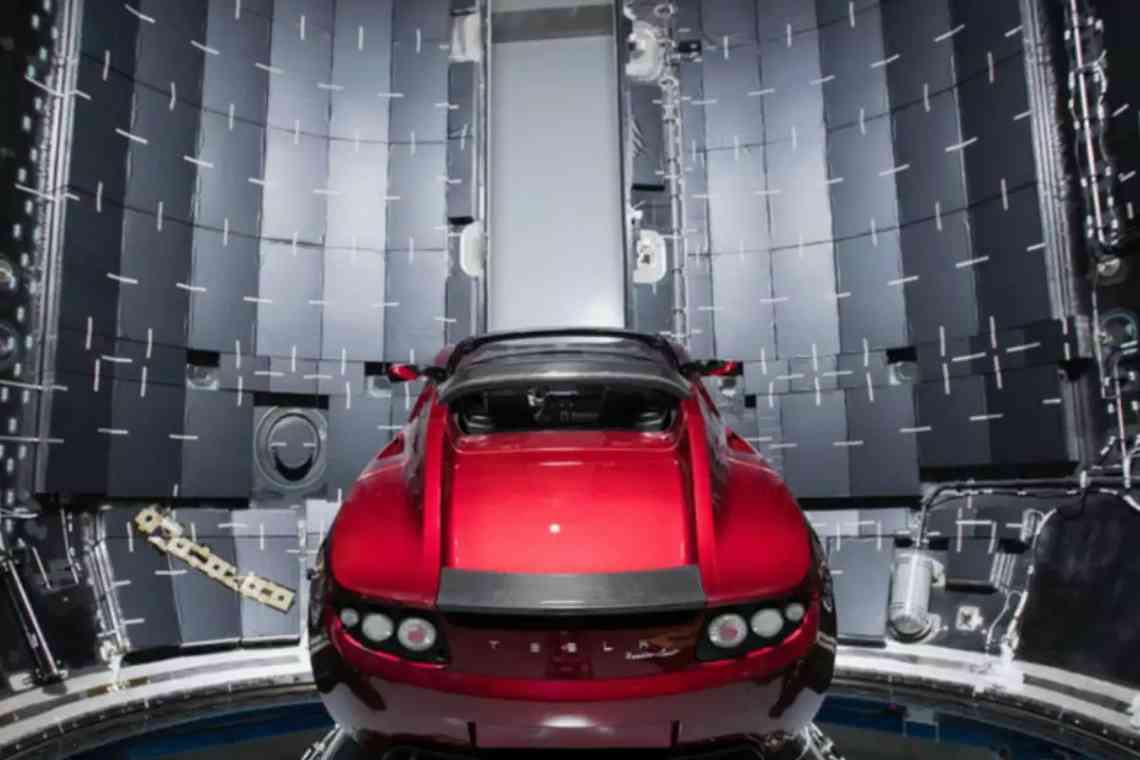 Ілон Маск пообіцяв оснастити суперкар Tesla Roadster надпотужним електродвигуном нового покоління