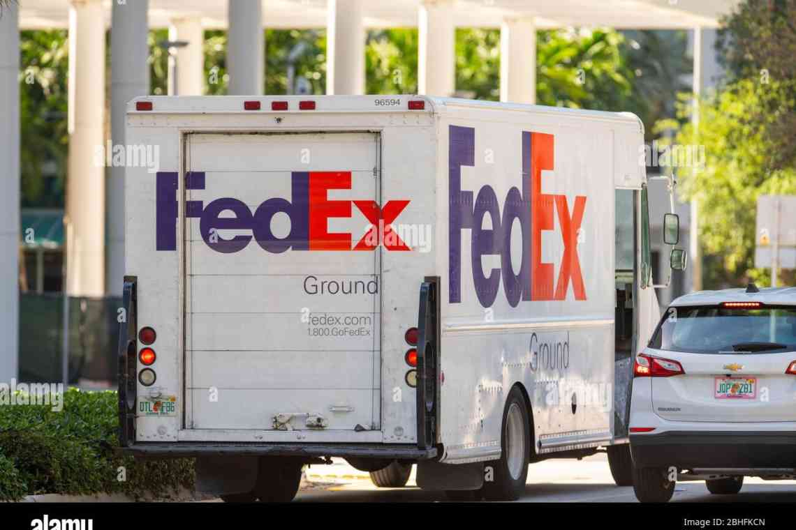 FedEx почала доставляти посилки на далекі відстані автономними вантажівками