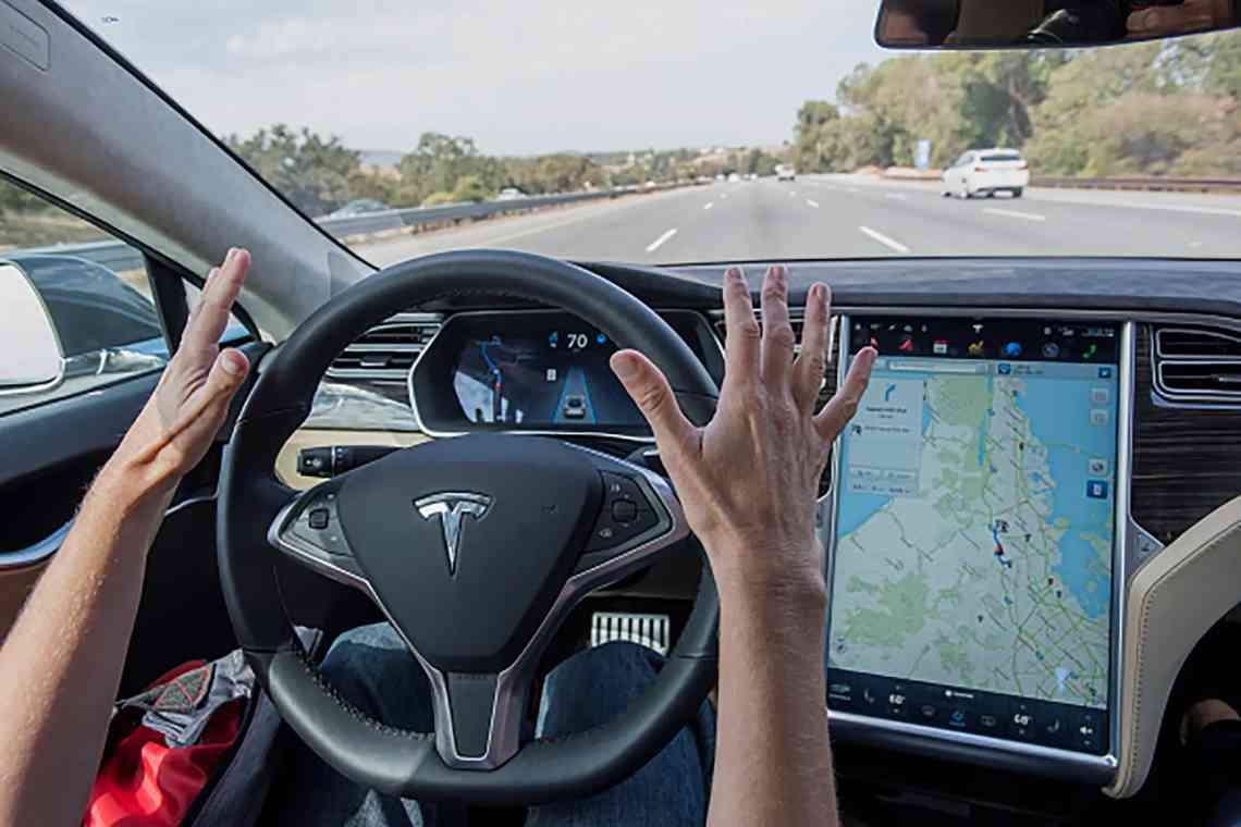 Підрозділ з розробки автопілота Tesla очолить екс-співробітник Apple