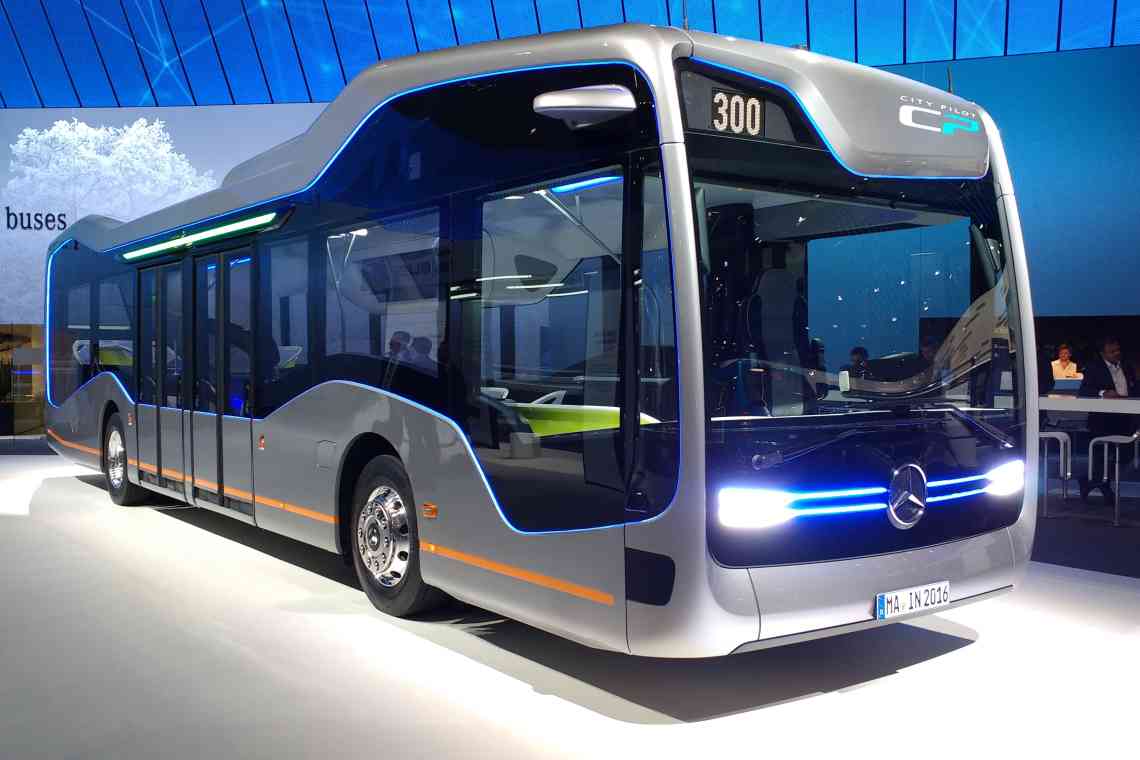 Безпілотний автобус майбутнього в виставі Mercedes-Benz "
