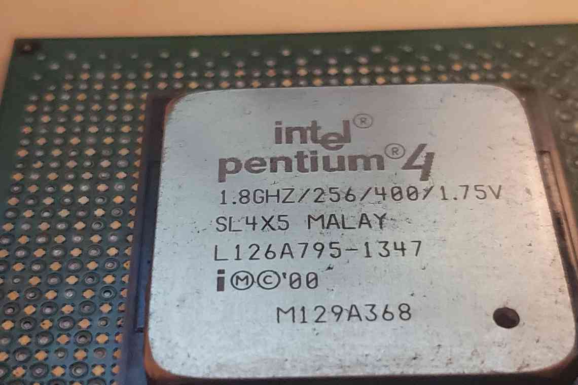 Інженерам Intel вдалося створити прискорювач обчислень з 41 чиплетом