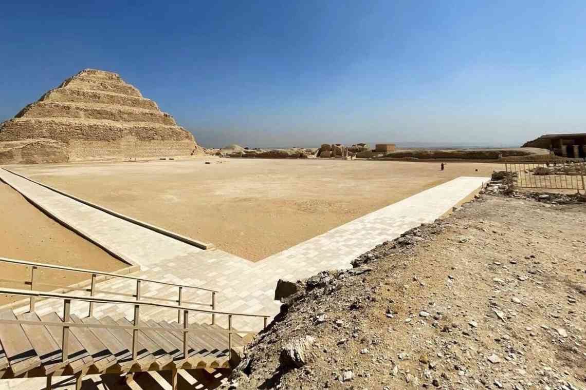 Сходинкова піраміда фараона Джосера