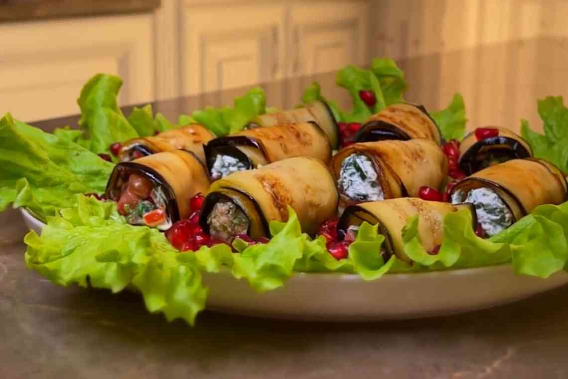 Рулетики з баклажанів з сиром і помідорами - смачна закуска для святкового столу