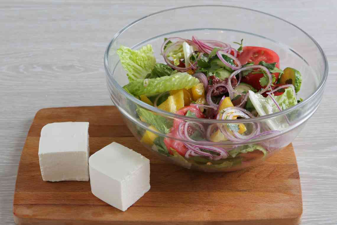 Які найсмачніші заправки для овочевих салатів