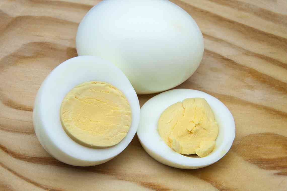 Дізнаємося що приготувати з яєчного білка? Як відокремити яєчний жовток від білка