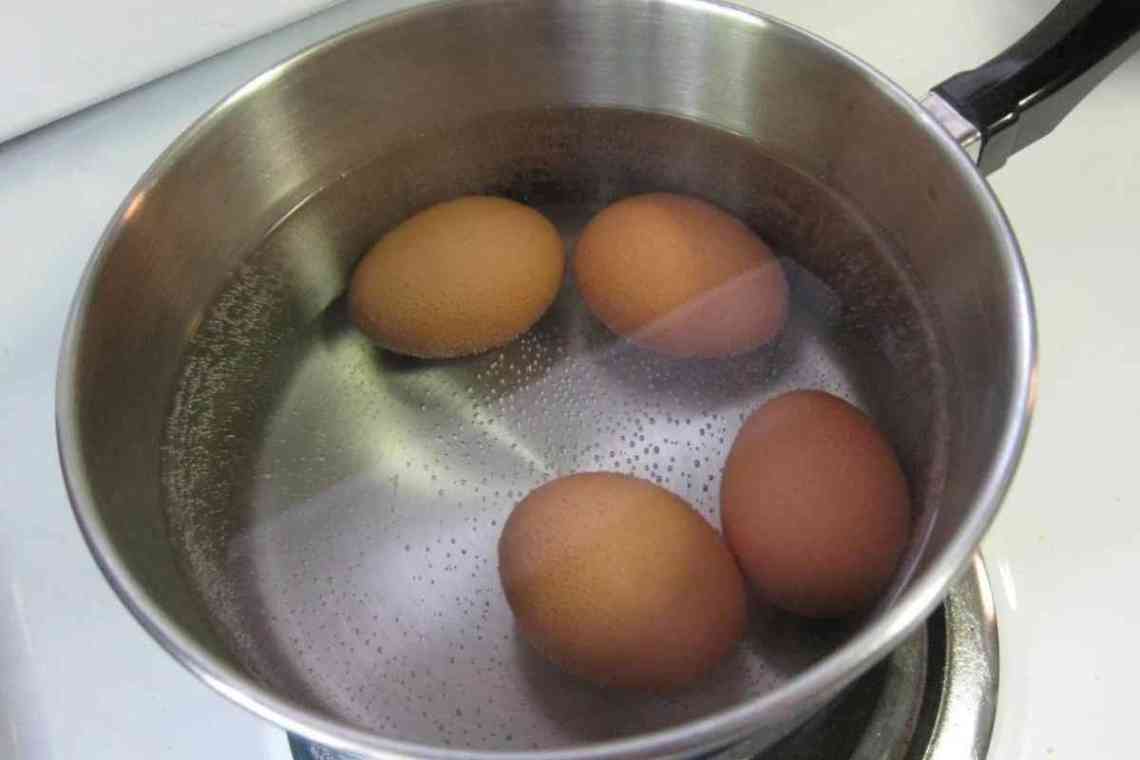 Скільки за часом варити яйця в мішечок після закипання? Поради щодо приготування