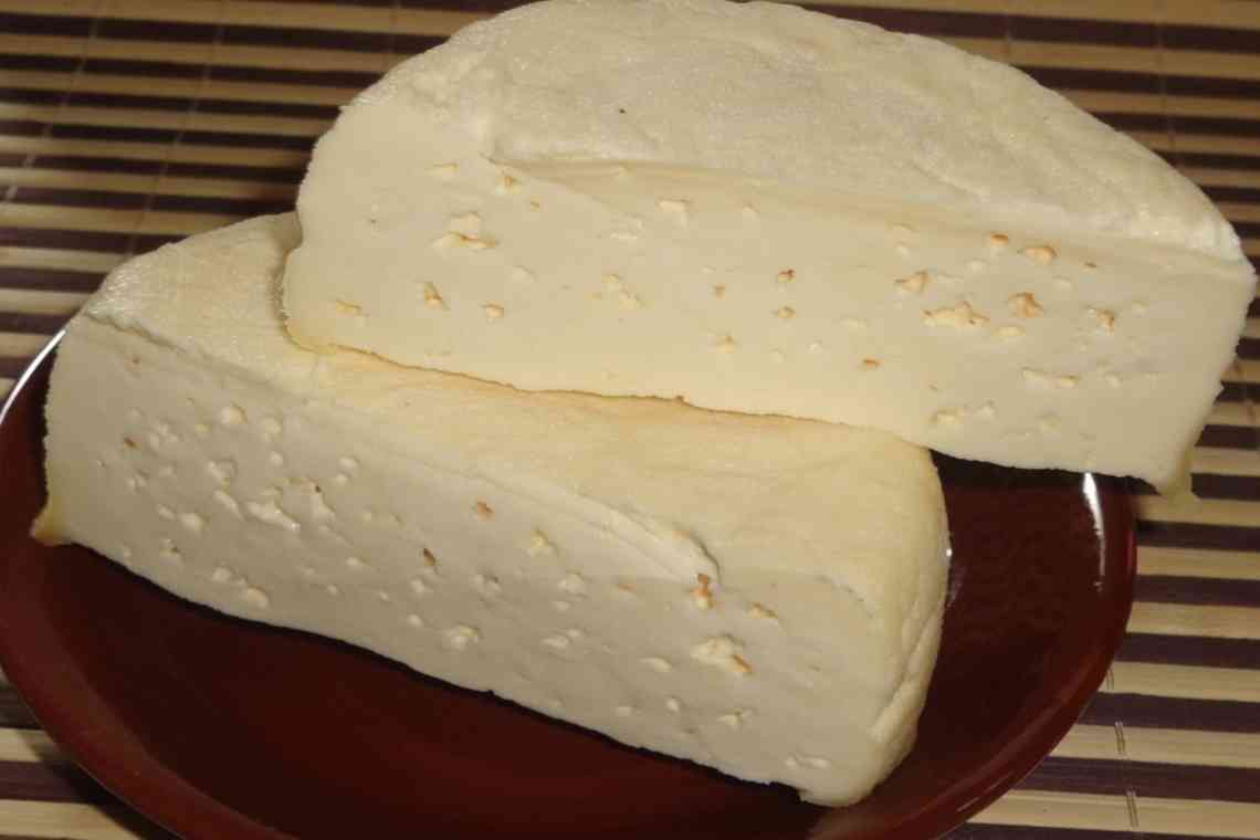 З чого приготувати сир? Дізнайтеся, як буде правильно приготувати сир з кислого молока, кефіру або сметани