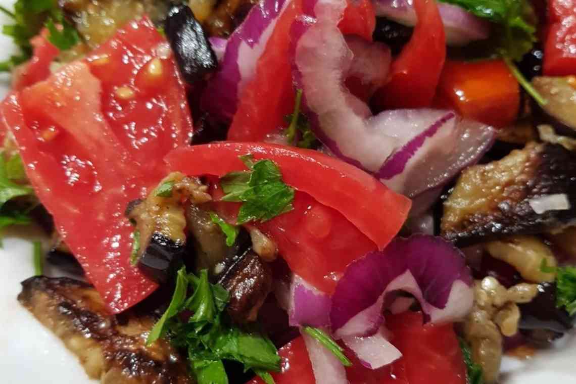 Дізнаємося як зробити салат з баклажанами, і помідорами, і сиром