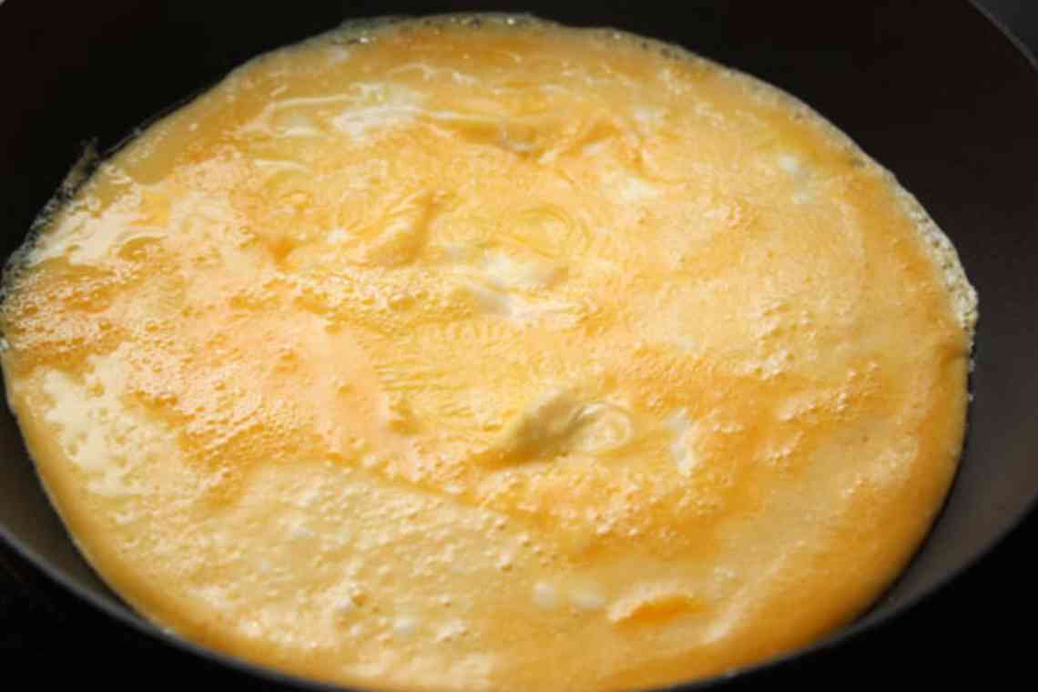 Дізнаємося як приготувати омлет на сковороді: рецепт приготування з фото