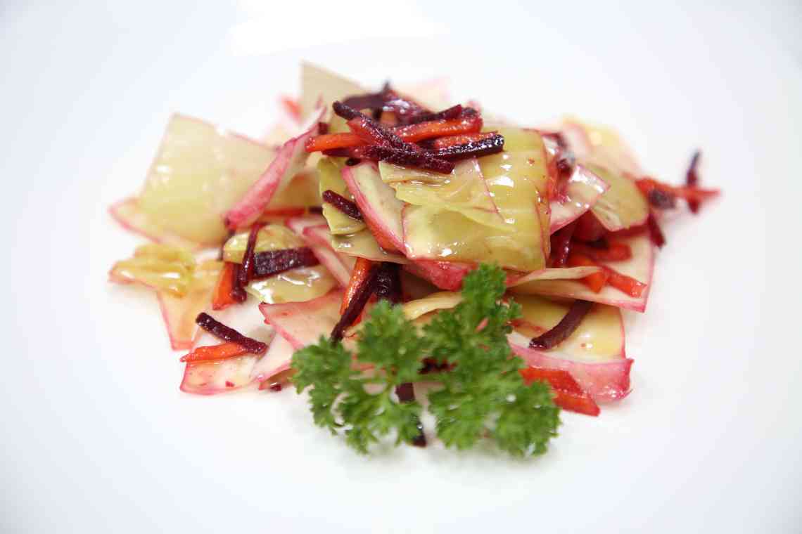 Капуста по-гурійськи: рецепт простого смачного салату в різних версіях