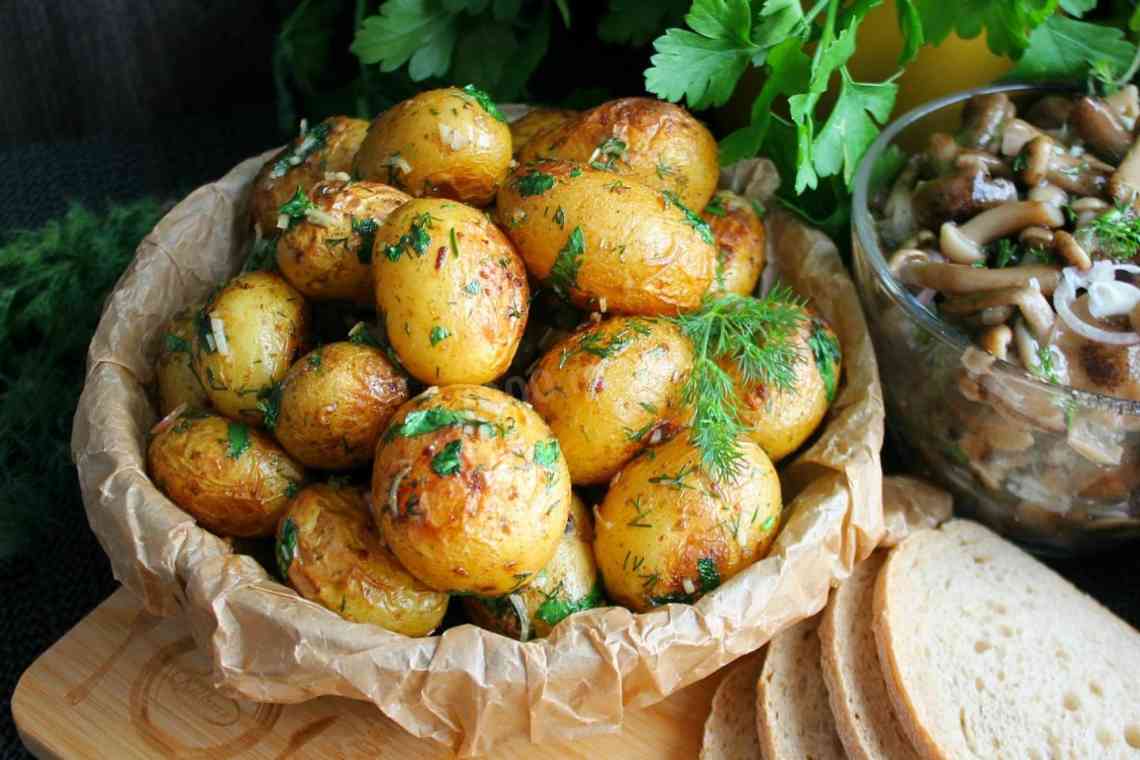 Запечена картопля: рецепт приготування з фото