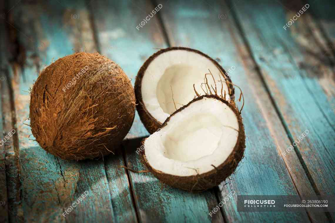 як розколоти кокосовий горіх