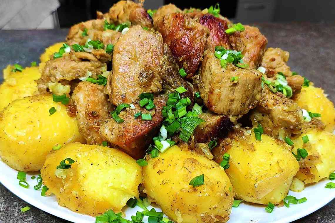 «Як приготувати картоплю, гасену в сметані»