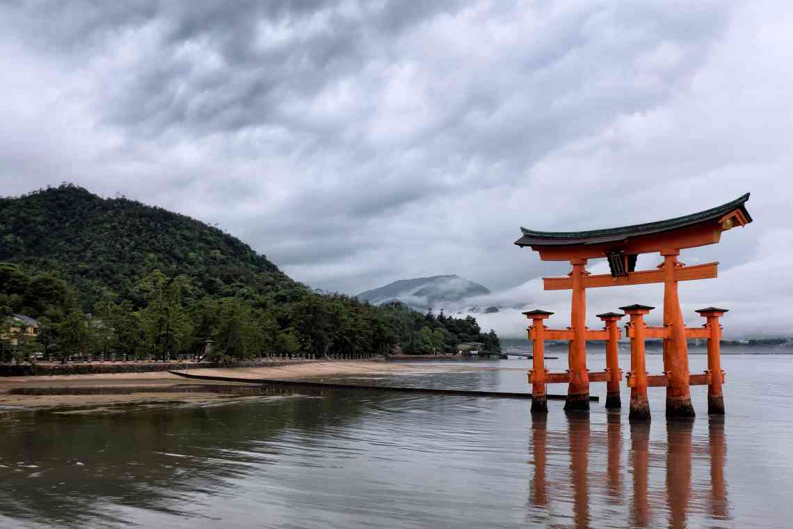 Острови Японії, Хоккайдо: природа, пам'ятки, історія регіону