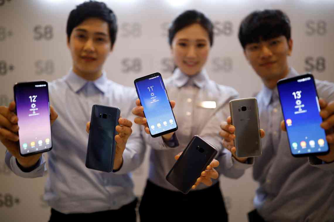 Китайці масово скуповують дорогі смартфони Huawei, поки ті не закінчилися через санкції "