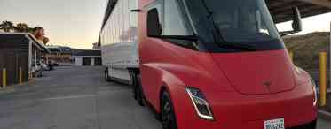 Tesla знову активізувала розробку вантажівок Semi і шукає фахівців