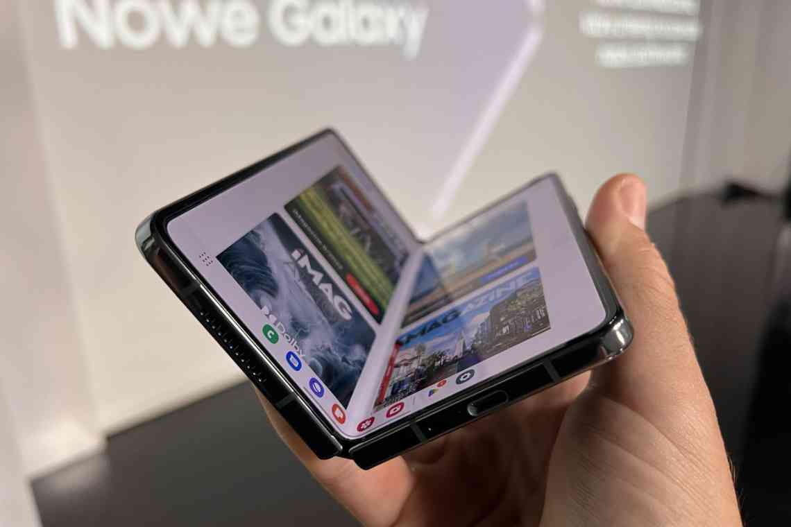 У Мережі з'явилося перше «живе» фото смартфона з гнучким екраном Samsung Galaxy Z Fold 2
