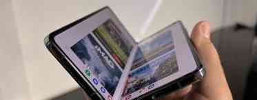 У Мережі з'явилося перше «живе» фото смартфона з гнучким екраном Samsung Galaxy Z Fold 2