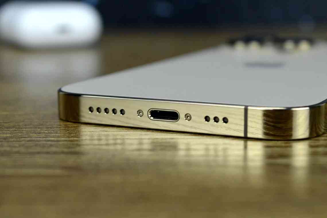 Apple може уявити iPhone без фізичних роз'ємів наступного року
