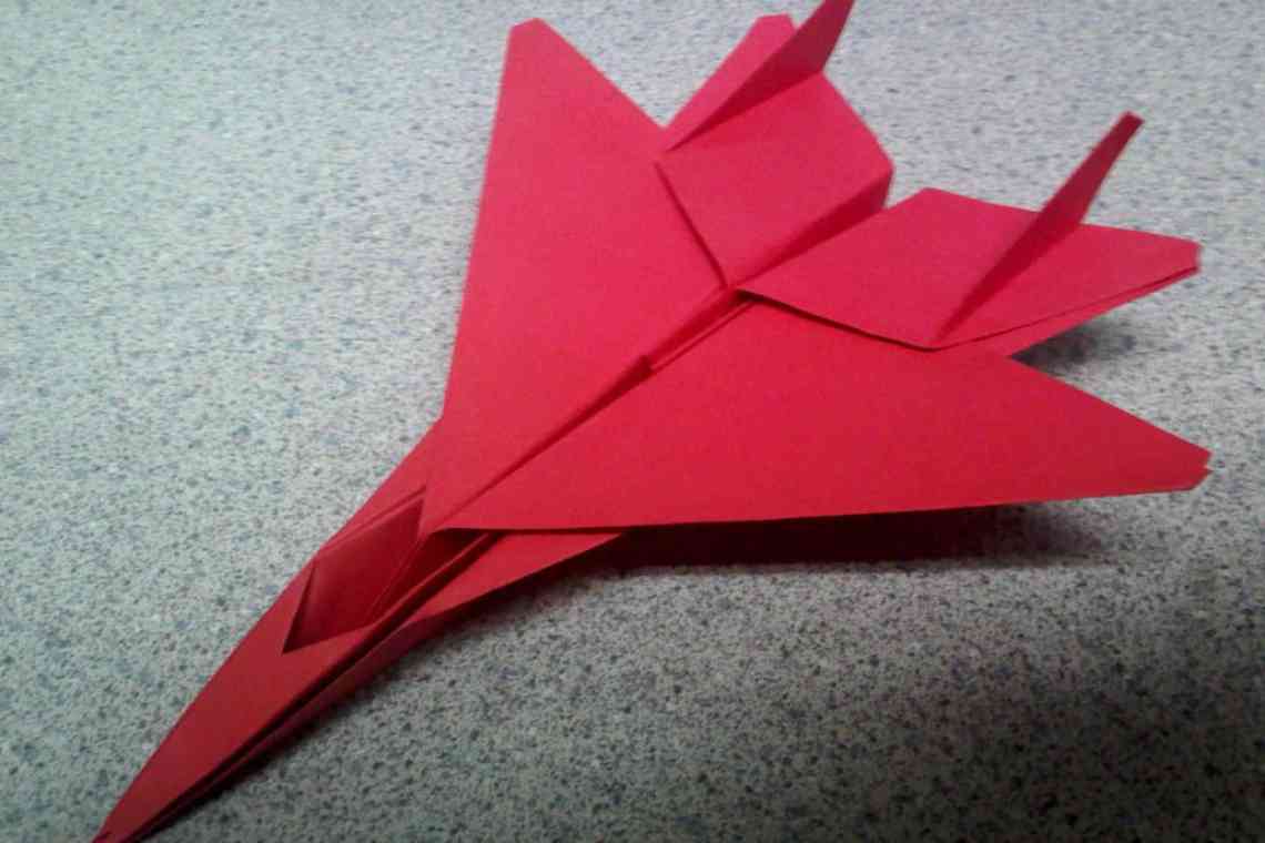 Дізнаємося як виготовити з паперу літак-винищувач: два способи