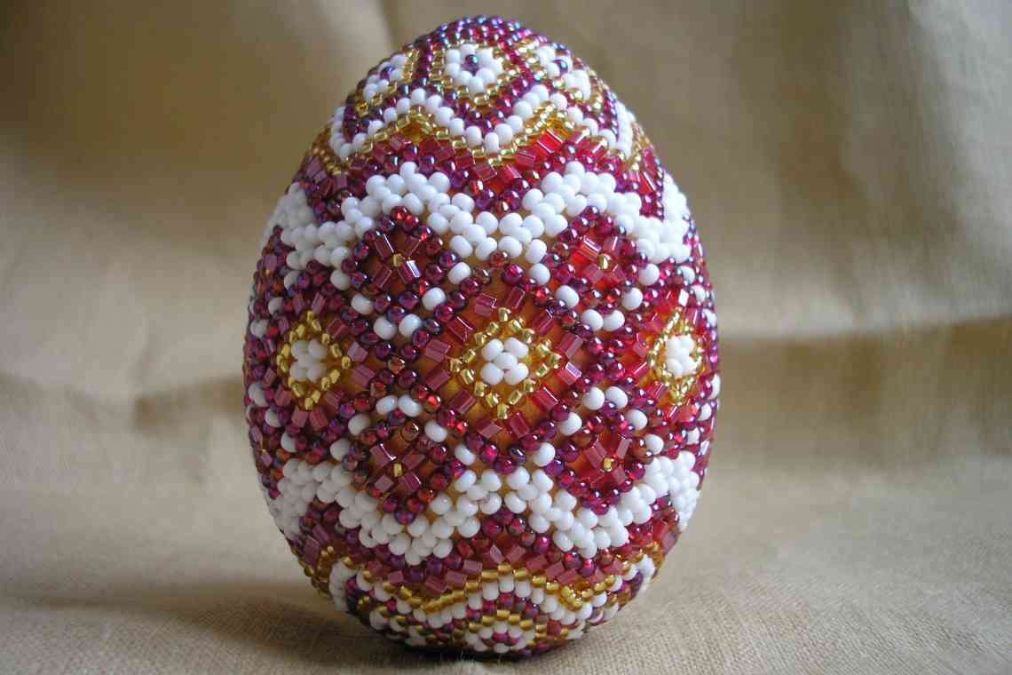 Яйця з бісеру: майстер-клас для початківців. Плетіння з бісеру