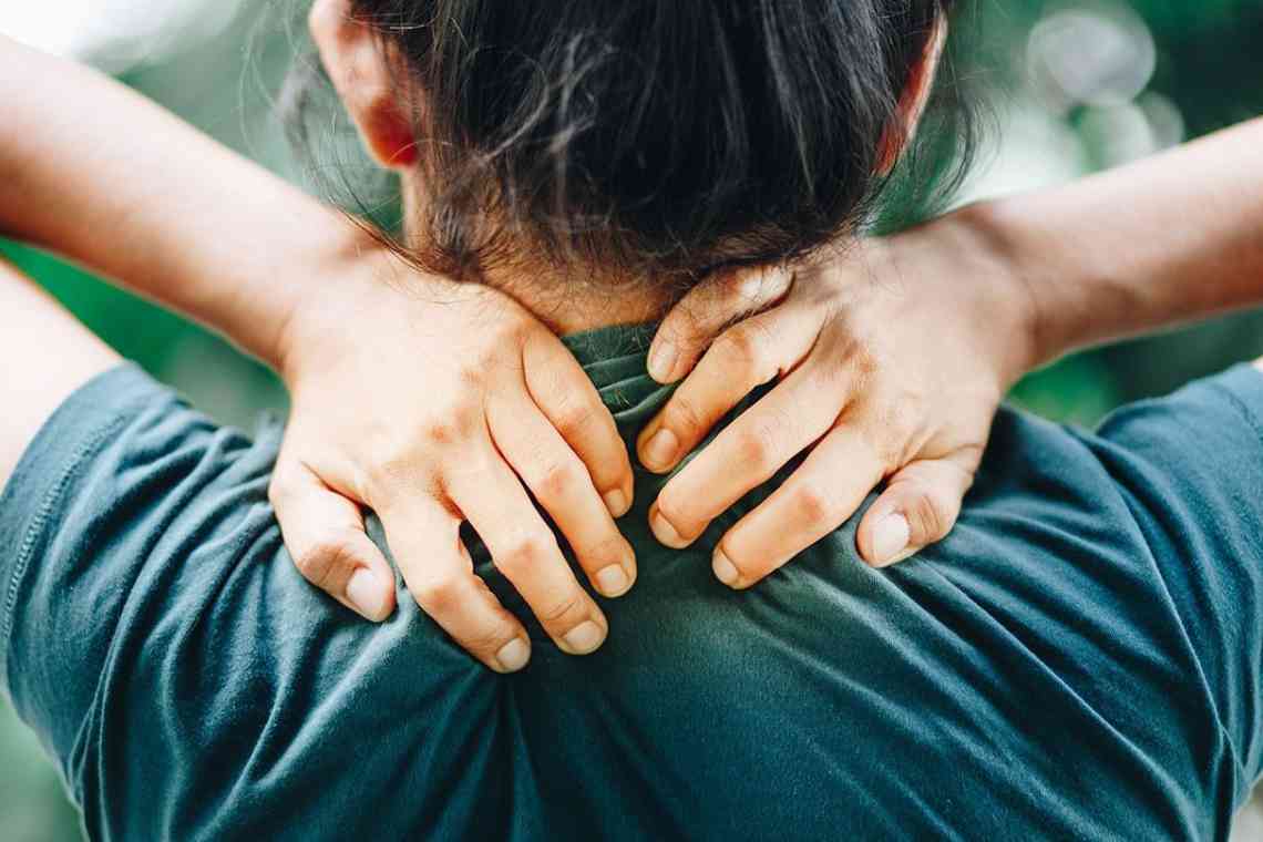 8 ознак того, що болі в спині серйозніші, ніж ти думаєш
