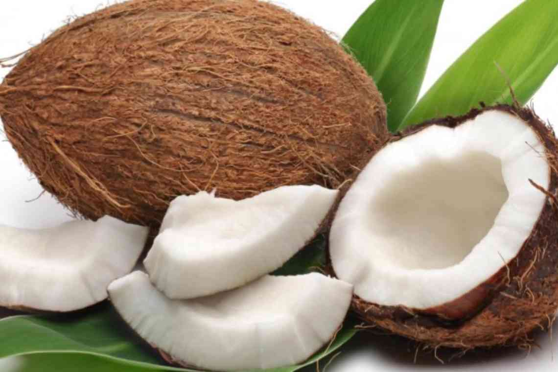 Дізнаємося як розколювати кокос в домашніх умовах?