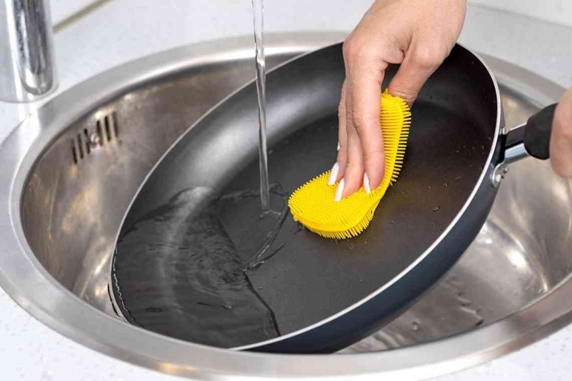 П'ять способів відмити сковорідку від старого нагару