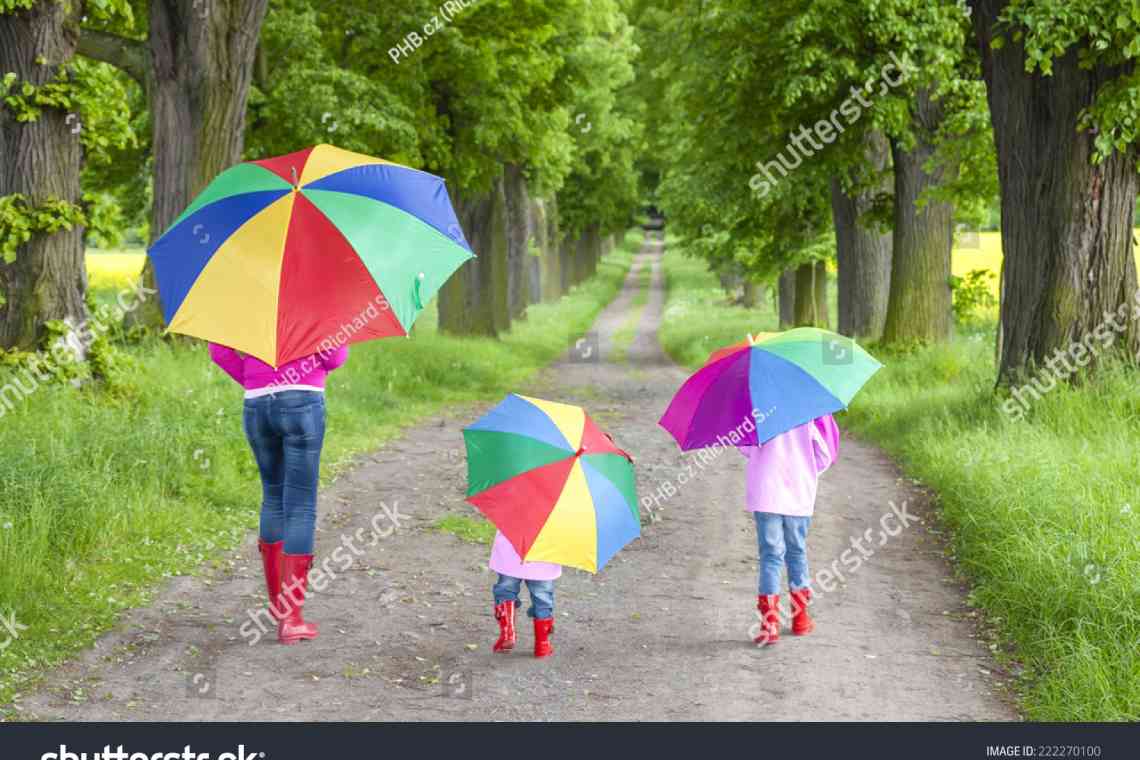 Живі парасольки в саду