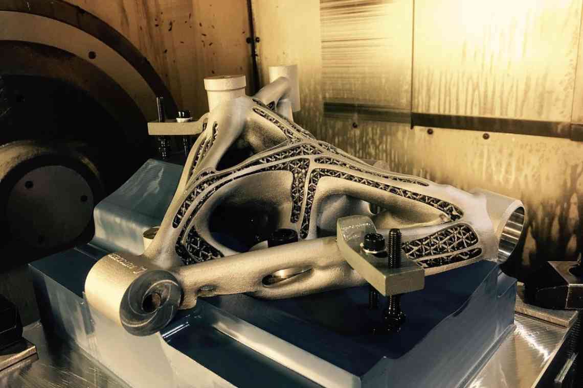 Daimler друкує деталі для автобусів на 3D-принтері