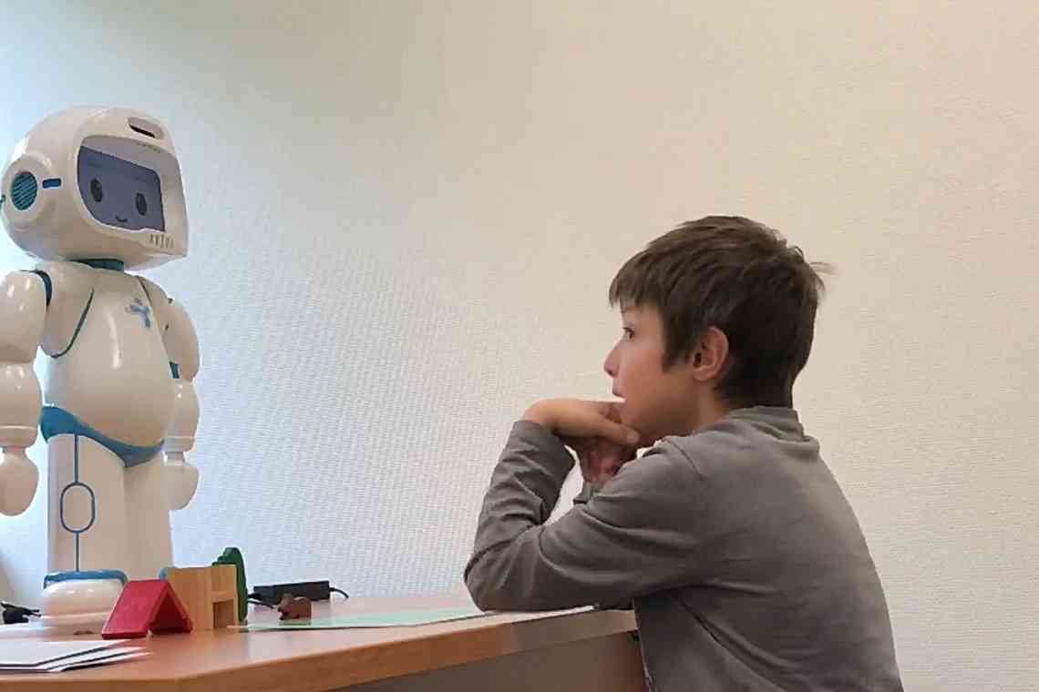 Стартап LuxAI випустив робота QTrobot - він буде посередником між лікарями та дітьми з аутизмом