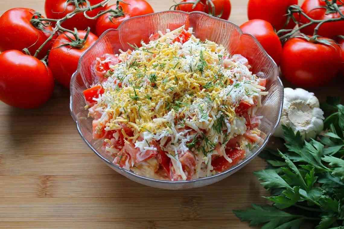Салати з помідорами і сиром. 10 рецептів як приготувати смачний закусочний салат