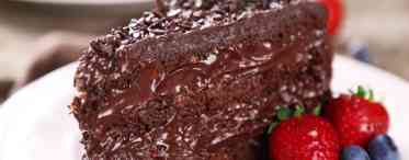 Оригінальний Шоколадний торт рецепт з ягодами, вершковою карамеллю, бананами і кремом чіз