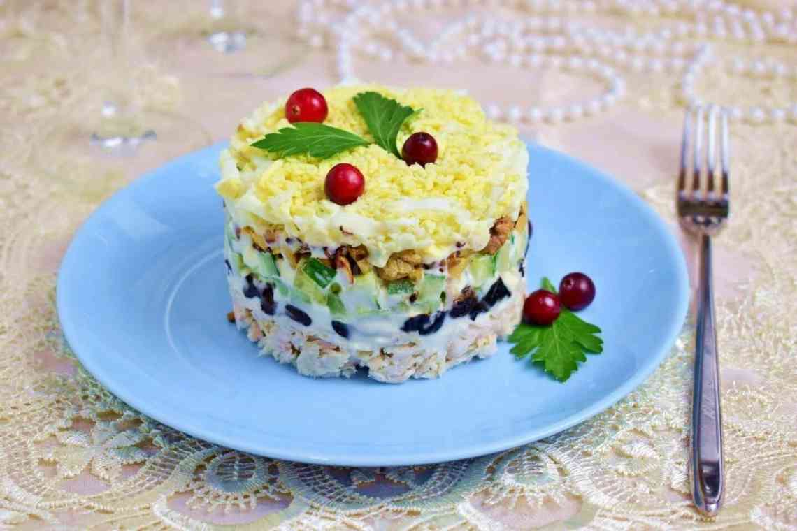 Салат «Чингісхан» з чорносливом, волоськими горіхами, куркою, буряком - рецепт на святковий стіл